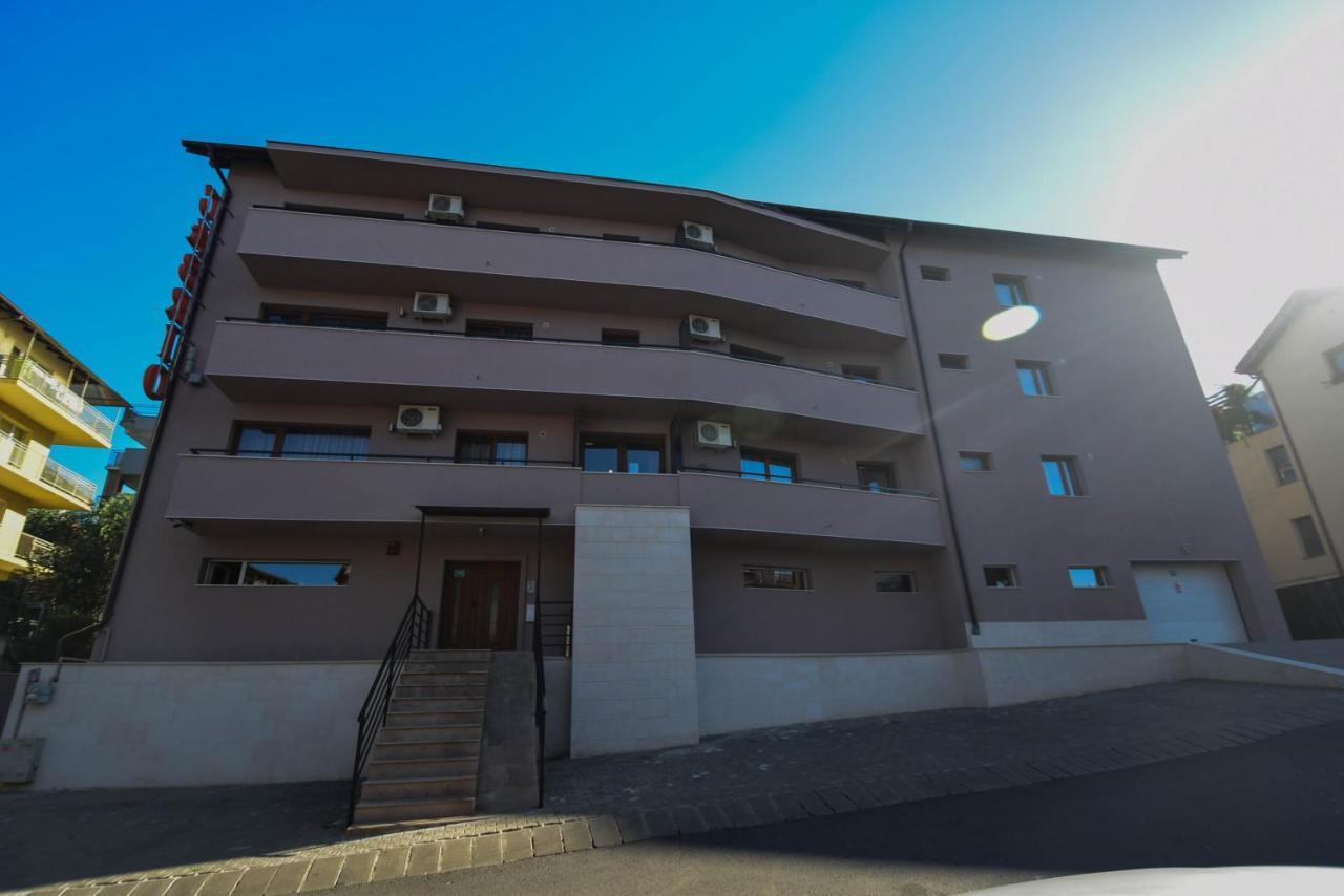 Cabrio Apart Hotel Cluj-Napoca Buitenkant foto